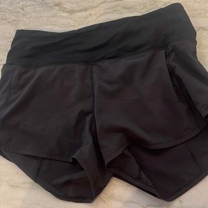 Lululemon 4in seam.Great condition. Tag cut off. See pictures for measurements.